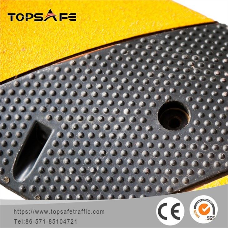 120*30*5*cm UV Black Rubber Speed Humps With 6pcs Cat Eyes (S-1113)